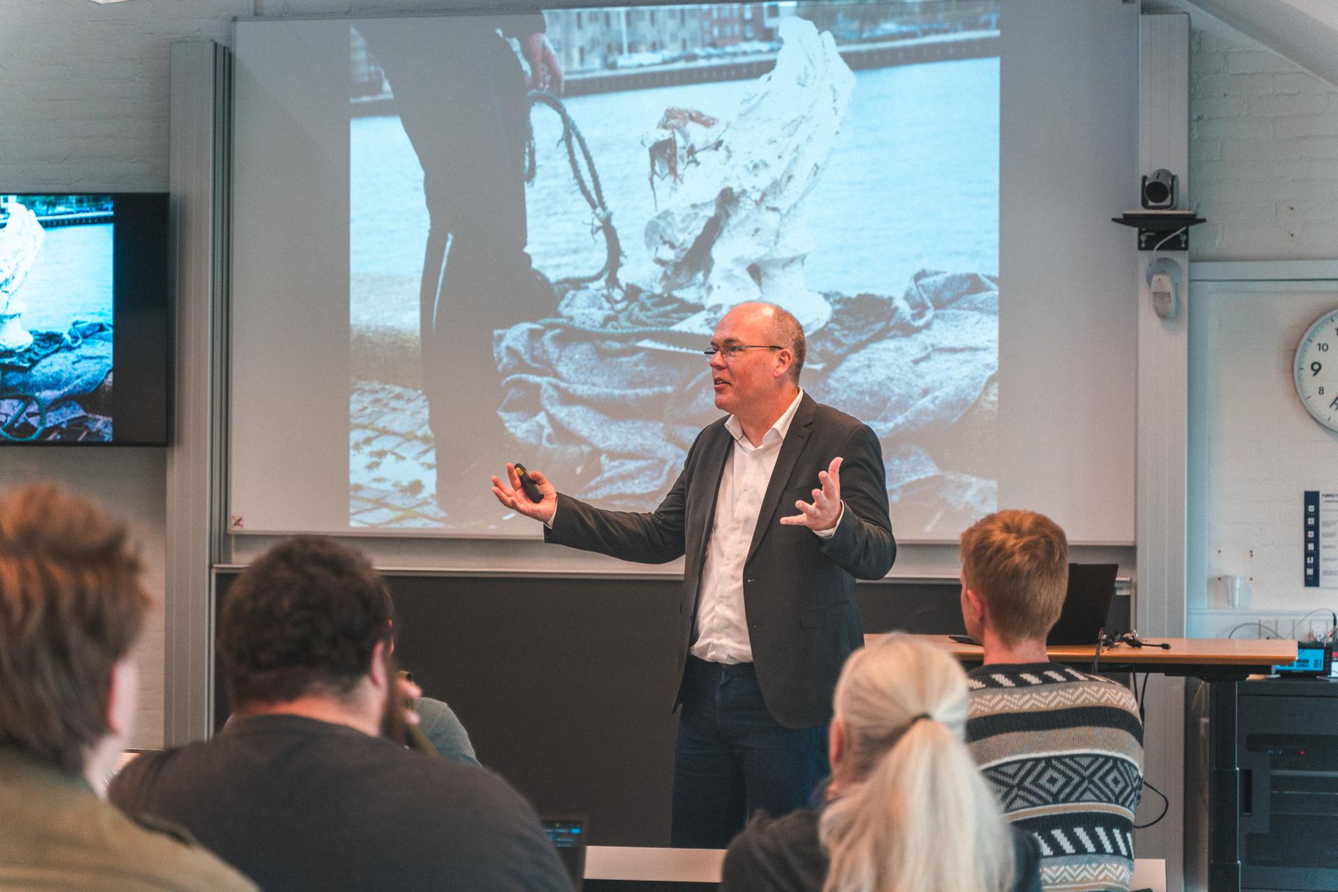 Billede af undervisning på Institut for Samfund og Politik.